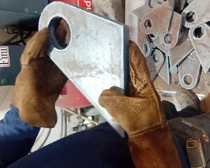 fabricacion de piezas y componentes en acero. corte cnc bajo medida.