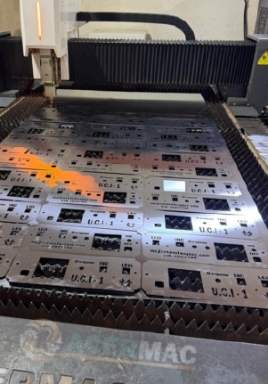 Maquina de corte laser para fabricacion de tableros en acero inoxidable